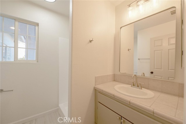 Detail Gallery Image 14 of 20 For 13063 Canyon Oak Ct, Victorville,  CA 92395 - 5 Beds | 3 Baths