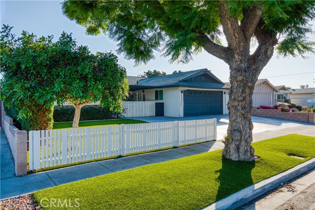 Detail Gallery Image 4 of 53 For 10562 Davit, Orange,  CA 92843 - 4 Beds | 3 Baths