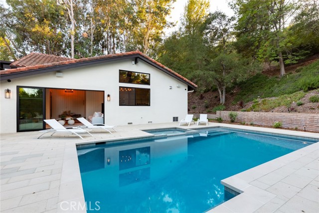 4885 Winnetka Avenue, Woodland Hills CA: https://media.crmls.org/medias/1c4cccb3-935e-4b96-82e5-8a4211e71c46.jpg