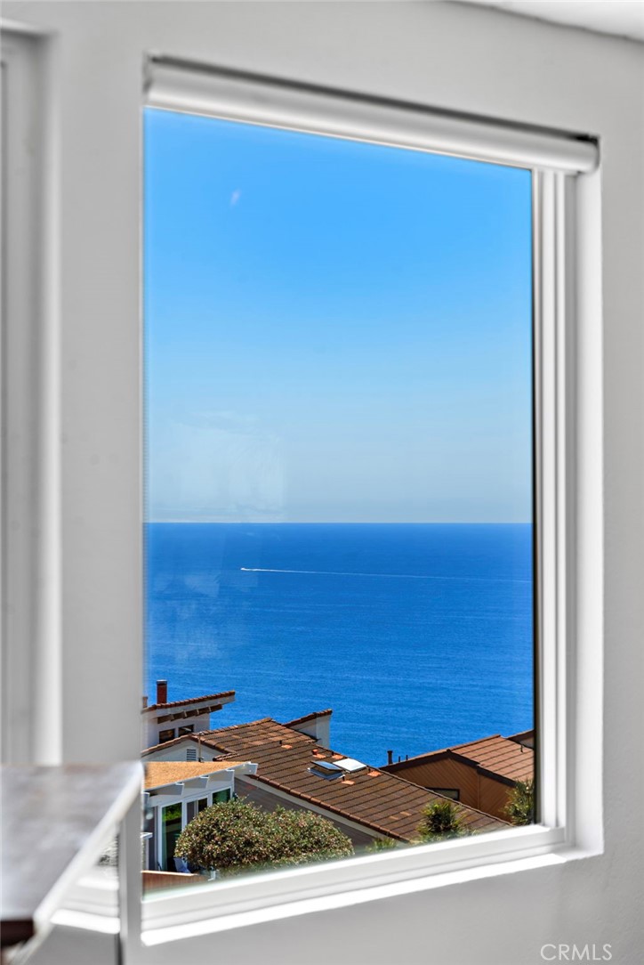 https://media.crmls.org/medias/1c4cf8a0-9640-4e94-a01e-a20b52ddbcca.jpg?preset=X-Large