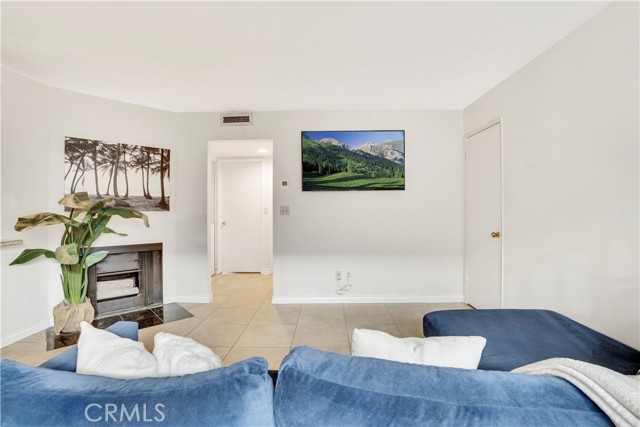 Detail Gallery Image 1 of 21 For 9038 Orion Ave #107,  North Hills,  CA 91343 - 2 Beds | 2 Baths