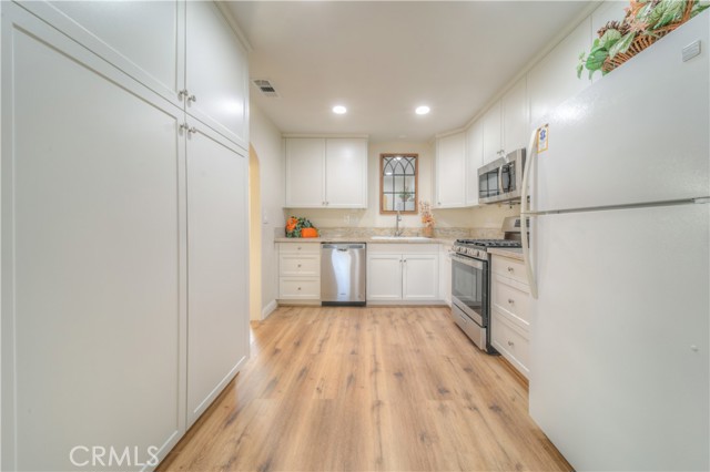 Detail Gallery Image 12 of 50 For 28737 Pebble Beach Dr, Menifee,  CA 92586 - 3 Beds | 2 Baths