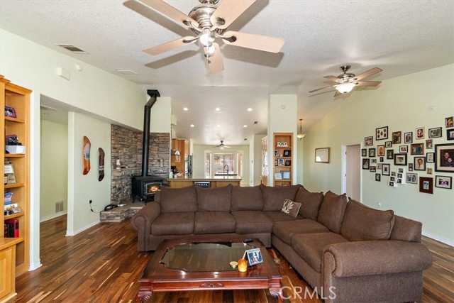 Detail Gallery Image 16 of 34 For 9050 Ponderosa Rd, Pinon Hills,  CA 92372 - 4 Beds | 2 Baths