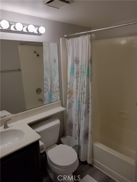 Image 11 of 17 For 7368 Greenhaven Avenue 33