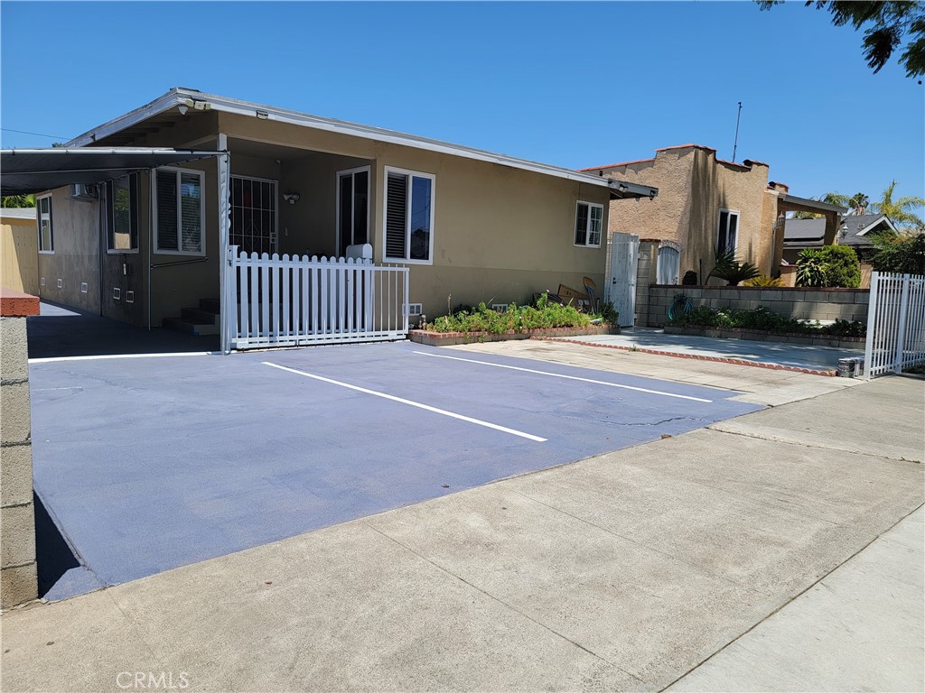 1029 W Myrtle Street, Santa Ana, CA 92703