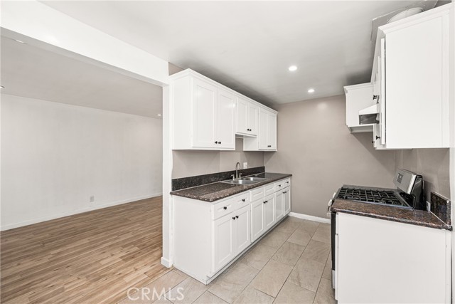 Detail Gallery Image 13 of 62 For 825 S Shelton St, Santa Ana,  CA 92703 - 3 Beds | 3 Baths