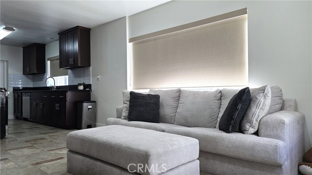 Detail Gallery Image 9 of 29 For 6704 Rhea Ave, Reseda,  CA 91335 - 3 Beds | 2 Baths