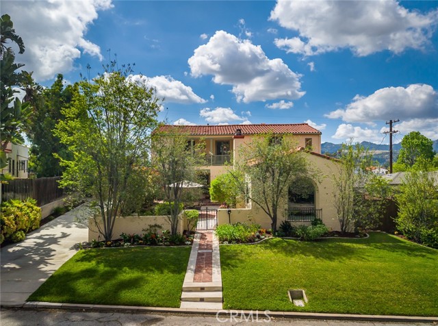 752 Glenview, Glendale CA: https://media.crmls.org/medias/1c51cafb-23c7-4399-9ce8-3c057dfc700a.jpg