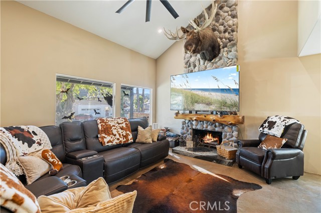 Detail Gallery Image 7 of 44 For 28975 Lotusgarden, Canyon Country,  CA 91387 - 4 Beds | 3 Baths