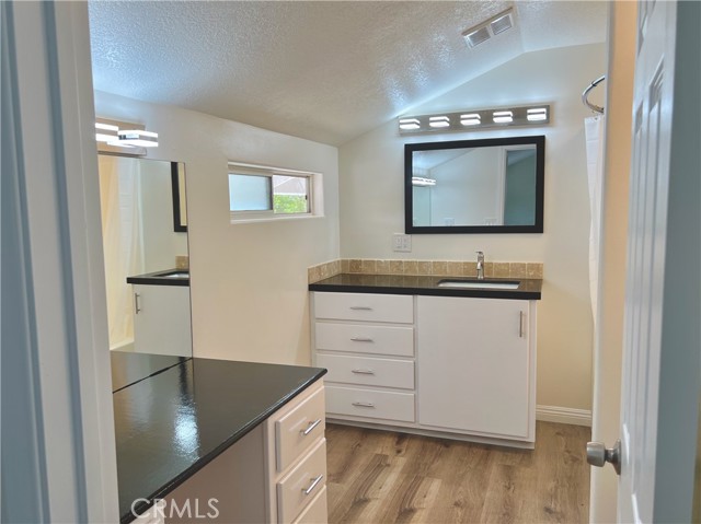 738 Calle Fresno, Thousand Oaks CA: https://media.crmls.org/medias/1c5304d2-9b02-42bc-9ff3-70014a622391.jpg