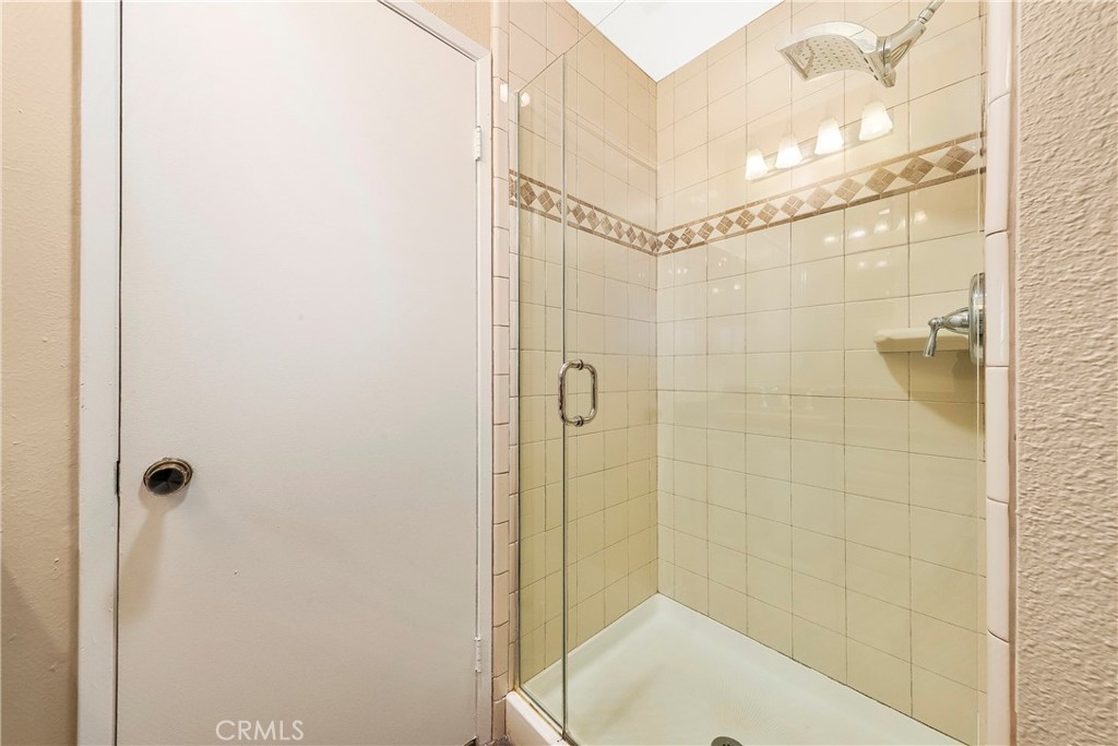 https://media.crmls.org/medias/1c5356d5-9090-4260-a42b-82a486c81717.jpg?preset=X-Large