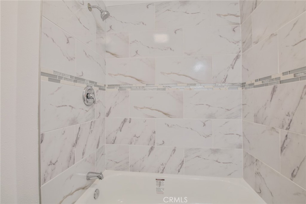 https://media.crmls.org/medias/1c53abc1-1cd2-4955-9036-29d2bb1f9775.jpg?preset=X-Large