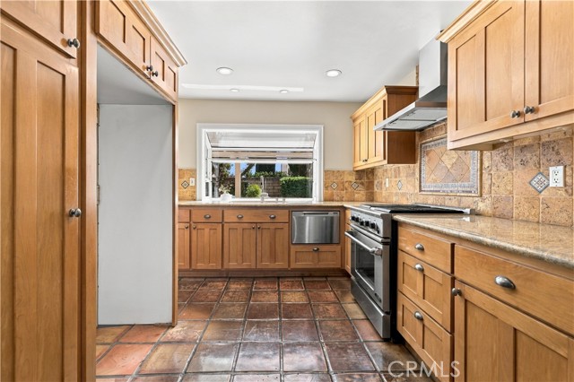 15444 Marilla Street photo 11