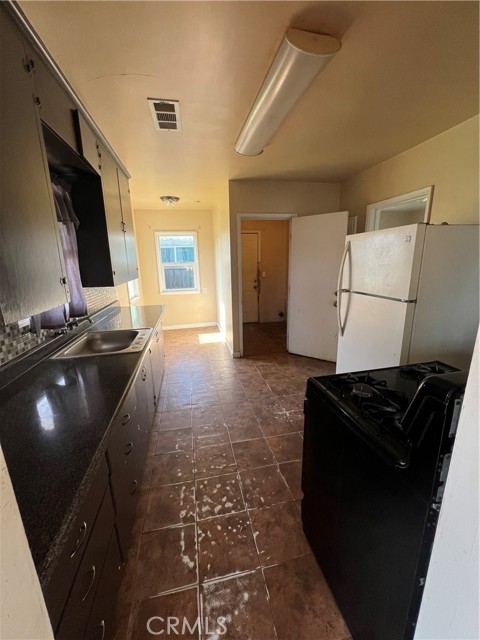 Detail Gallery Image 11 of 23 For 3326 W Henson, Riverdale,  CA 93656 - 2 Beds | 1 Baths