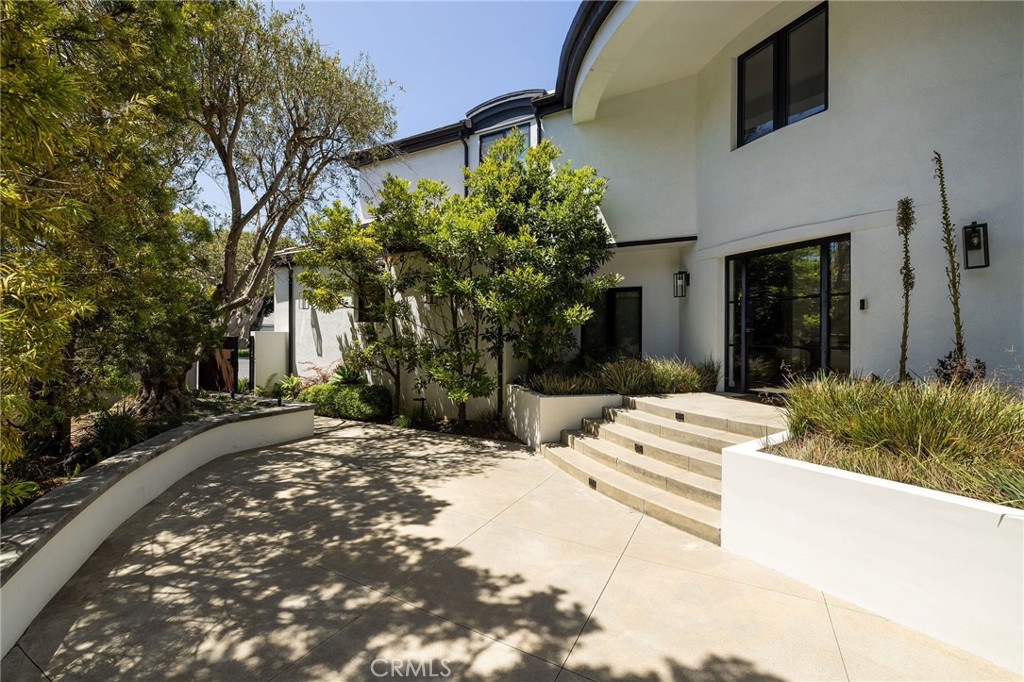 MLS #OC25140282 img 2