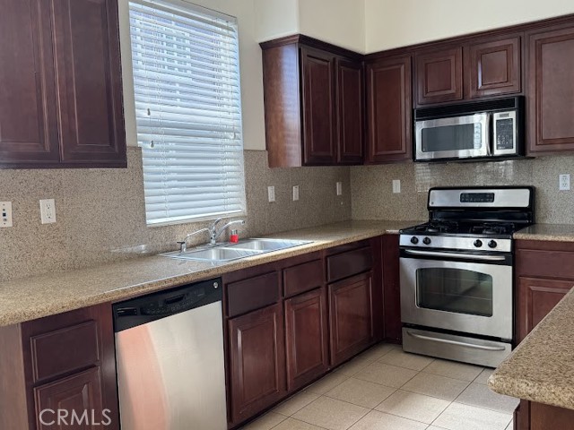 Detail Gallery Image 8 of 19 For 1523 Ledgestone Ln, Pomona,  CA 91767 - 3 Beds | 3 Baths