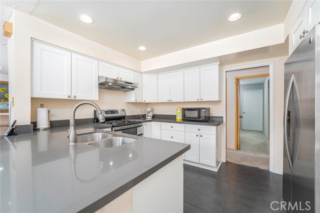 Detail Gallery Image 13 of 27 For 11503 Walcroft St, Lakewood,  CA 90715 - 4 Beds | 2 Baths