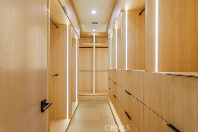 4239 Rhodes Avenue, Studio City CA: https://media.crmls.org/medias/1c583d6f-3447-459c-9930-5b5ff540c621.jpg