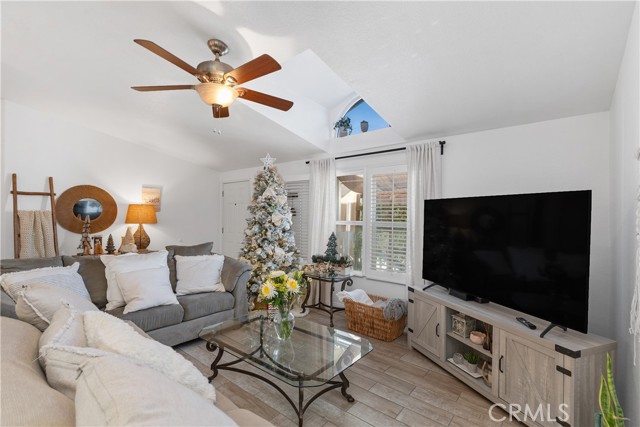 Detail Gallery Image 9 of 38 For 108 Pigeon Ln, Fountain Valley,  CA 92708 - 3 Beds | 2 Baths