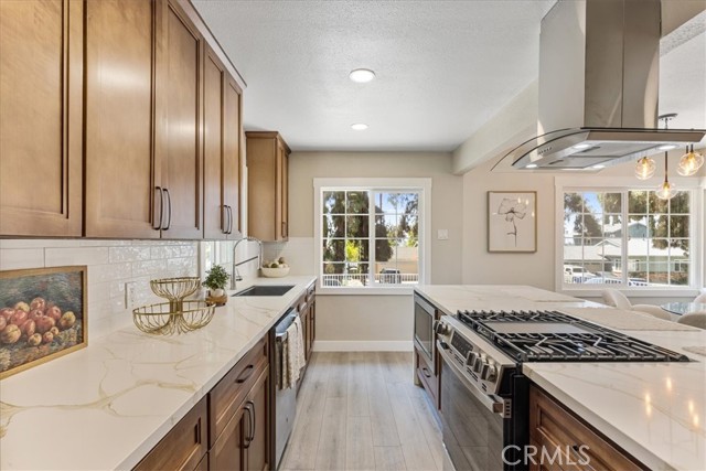 Detail Gallery Image 7 of 21 For 9951 Glencrest Cir, Sun Valley,  CA 91504 - 4 Beds | 3 Baths