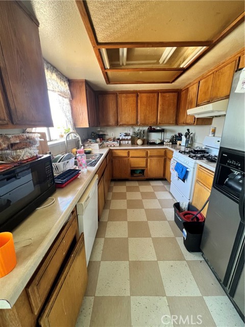 9660 Peach Avenue, California City CA: https://media.crmls.org/medias/1c5903cd-5db2-4712-87fd-eb49d4626168.jpg
