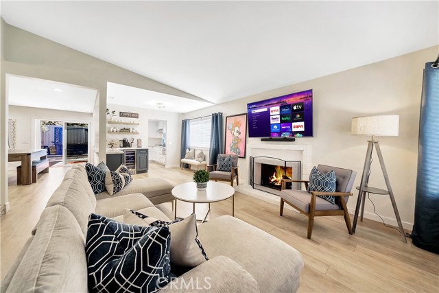 Detail Gallery Image 4 of 44 For 2809 Olive Ln, Santa Ana,  CA 92706 - 4 Beds | 2 Baths