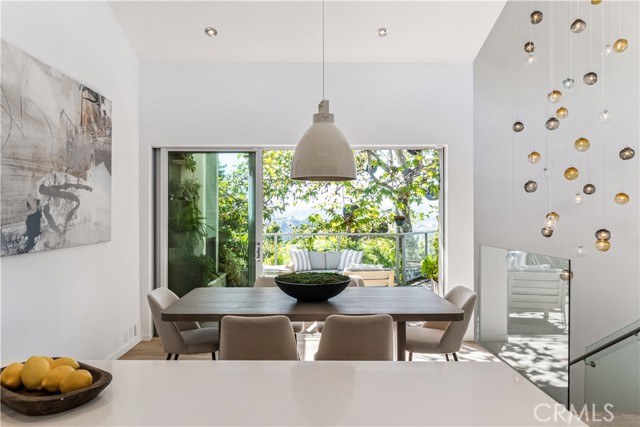 Detail Gallery Image 23 of 31 For 1619 Tower Grove, Beverly Hills,  CA 90210 - 4 Beds | 4/2 Baths