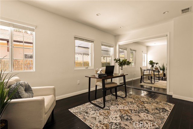 Detail Gallery Image 8 of 22 For 15233 Camarillo St, Sherman Oaks,  CA 91403 - – Beds | – Baths