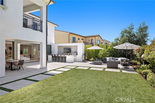 93 Interstellar, Irvine CA: https://media.crmls.org/medias/1c5dc5bc-b62c-457f-8601-5f11f39e629f.jpg