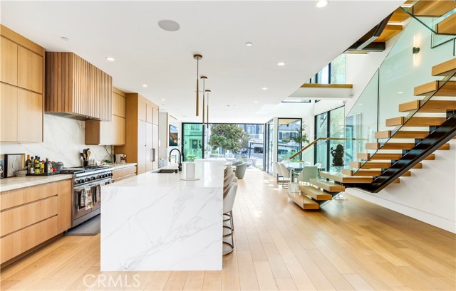 Detail Gallery Image 15 of 62 For 221 Heliotrope Ave, Corona Del Mar,  CA 92625 - 4 Beds | 5/1 Baths