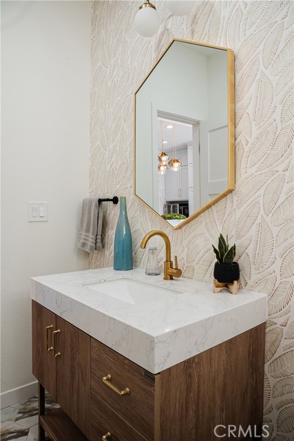 Detail Gallery Image 11 of 36 For 702 S Broadway #B,  Redondo Beach,  CA 90277 - 3 Beds | 2/1 Baths