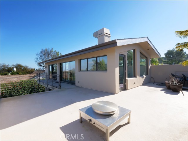 Private upper deck with built-in firepit