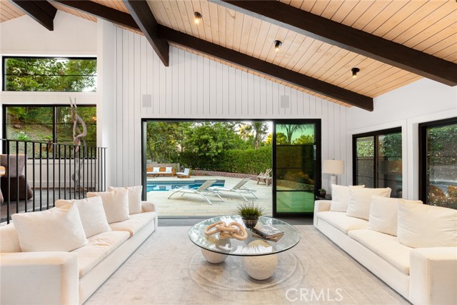 4885 Winnetka Avenue, Woodland Hills CA: https://media.crmls.org/medias/1c5fd0e1-db08-4342-9643-b6aab549e10d.jpg