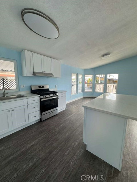 Detail Gallery Image 8 of 14 For 215 S Sullivan Ln #109,  Santa Ana,  CA 92704 - 3 Beds | 2 Baths