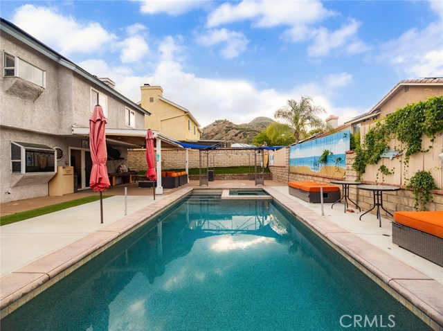 Detail Gallery Image 3 of 39 For 28625 Victoria Rd, Castaic,  CA 91384 - 3 Beds | 2/1 Baths