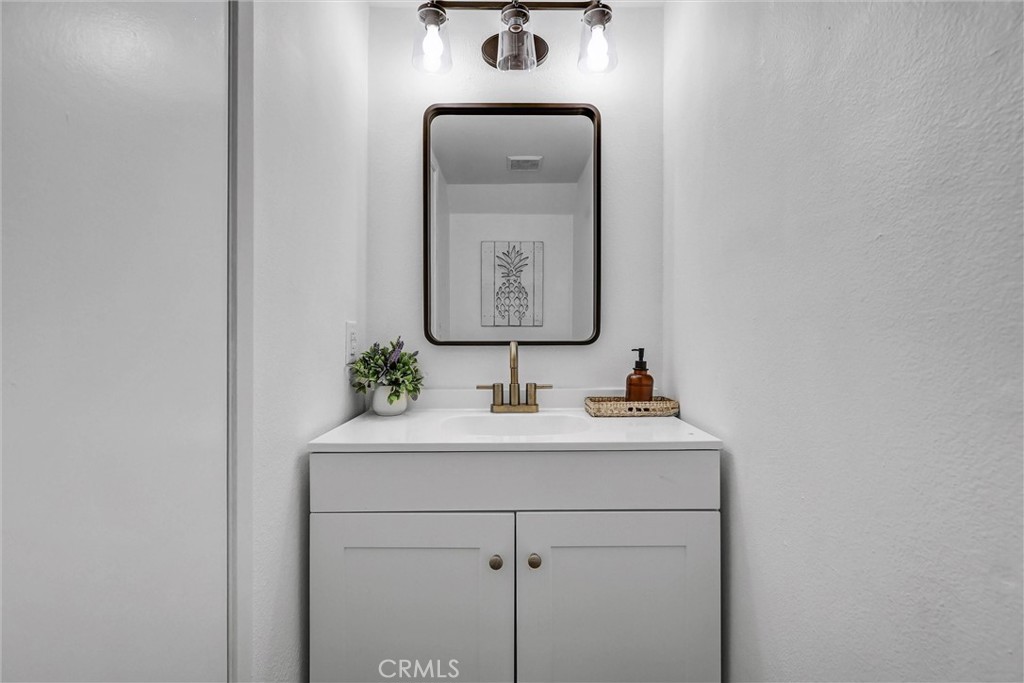 https://media.crmls.org/medias/1c619886-5c89-4daa-a12d-7bf624c02431.jpg?preset=X-Large