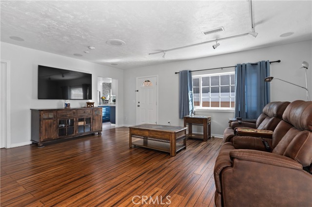 Detail Gallery Image 15 of 36 For 5919 Bellflower Bld, Lakewood,  CA 90713 - 3 Beds | 2 Baths