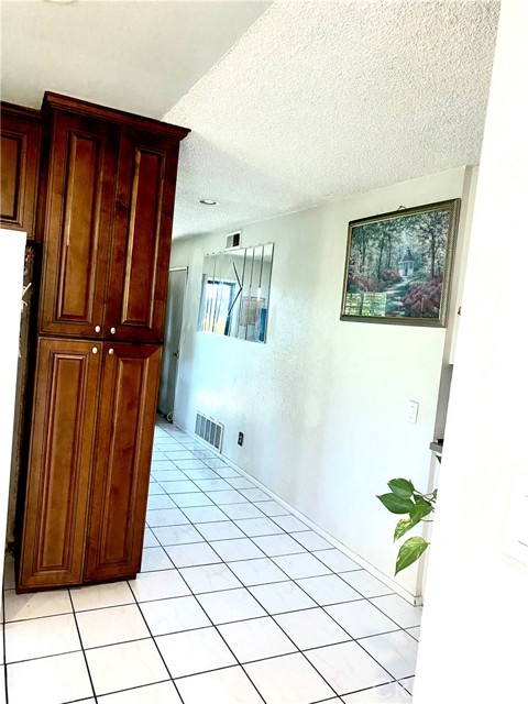 Detail Gallery Image 8 of 12 For 1949 S Palm Pl, Ontario,  CA 91762 - 3 Beds | 2 Baths