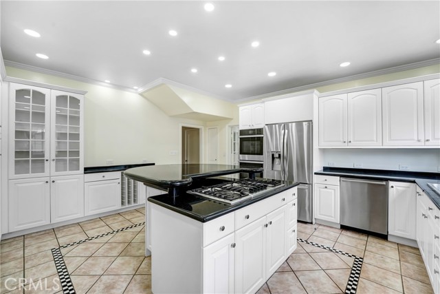 816 S Longwood, Los Angeles CA: https://media.crmls.org/medias/1c640481-2593-430c-9891-be105813a5b6.jpg