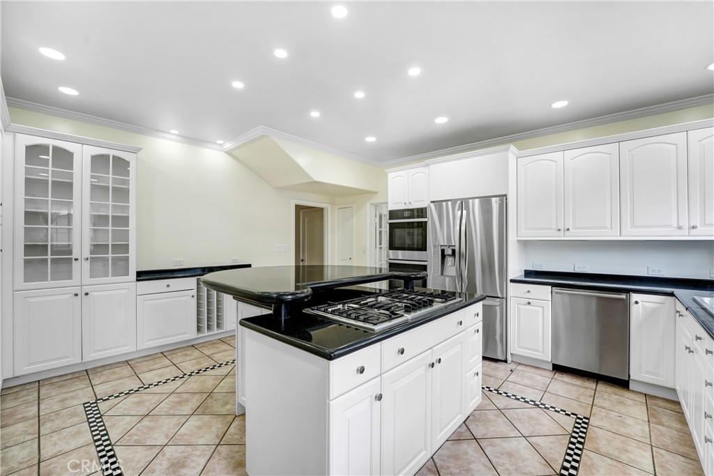 MLS #OC25224176 image #10