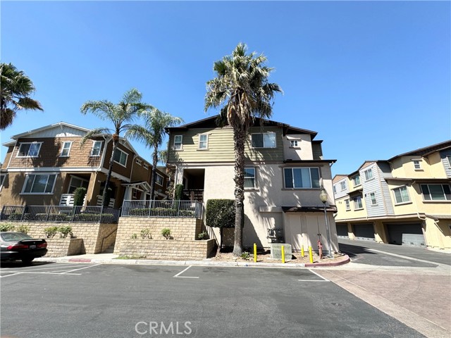 Detail Gallery Image 2 of 16 For 1561 Ledgestone Ln, Pomona,  CA 91767 - 2 Beds | 3 Baths