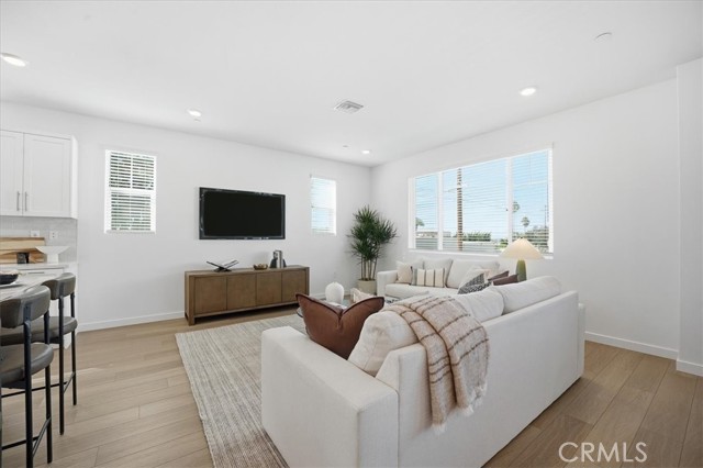 Detail Gallery Image 9 of 43 For 2392 Haley Point Drive #104,  Ventura,  CA 93003 - 3 Beds | 3/1 Baths
