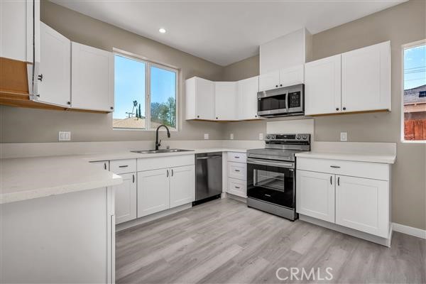 Detail Gallery Image 16 of 29 For 10663 Encino, Granada Hills,  CA 91344 - 2 Beds | 2 Baths