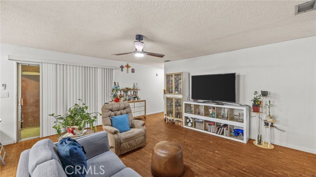 Detail Gallery Image 14 of 19 For 9130 Pinyon Ave, Fontana,  CA 92335 - 3 Beds | 2 Baths