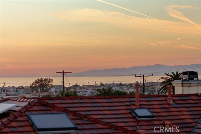 934 Duncan Avenue, Manhattan Beach, California 90266, 5 Bedrooms Bedrooms, ,4 BathroomsBathrooms,Residential,Sold,Duncan,SB17006848