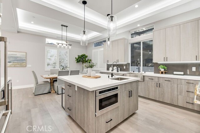 KITCHEN ISLAND WITH 2ND PREP SINK