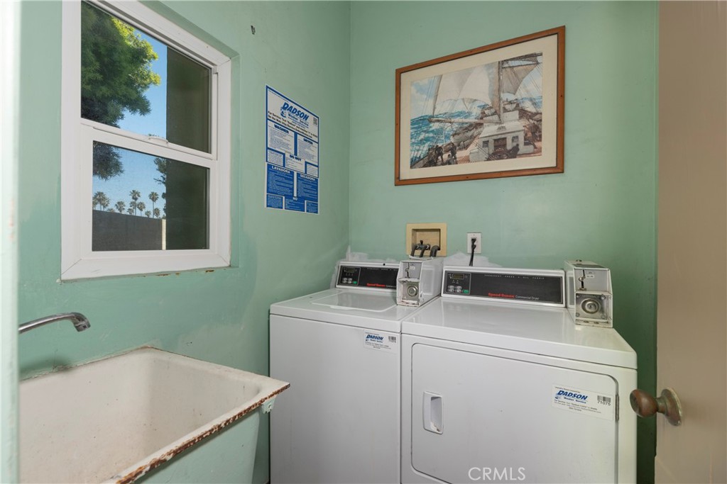 https://media.crmls.org/medias/1c6794c1-d5e8-40c3-947b-99a28b2fc0f6.jpg?preset=X-Large