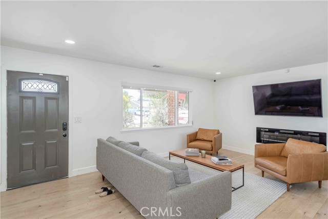 5841 Raphael Drive, Huntington Beach CA: https://media.crmls.org/medias/1c67df21-62bf-4040-bc8d-33798a7fc13f.jpg
