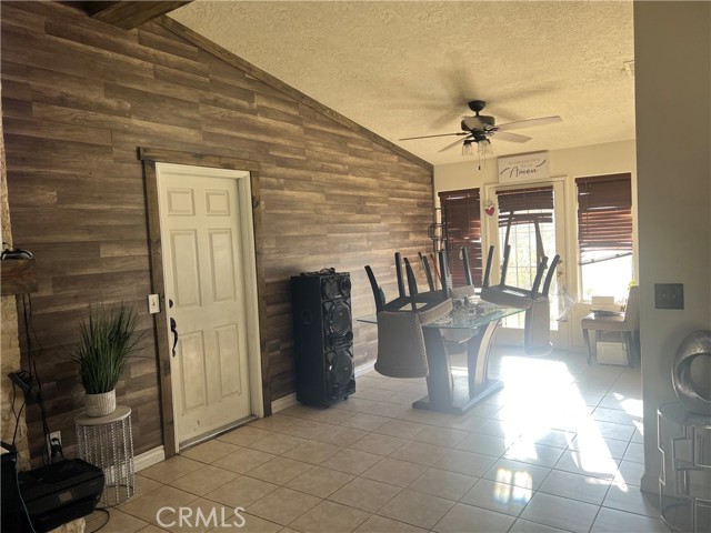 Detail Gallery Image 2 of 4 For 11890 10th, Hesperia,  CA 92345 - 3 Beds | 2 Baths