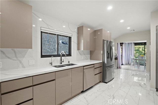 Detail Gallery Image 18 of 65 For 1422 N Central Ave #8,  Glendale,  CA 91202 - 3 Beds | 2 Baths